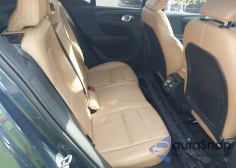 2020 Volvo Xc40 T5 Inscription z USA, uszkodzony, nr VIN YV4162UL6L2210675